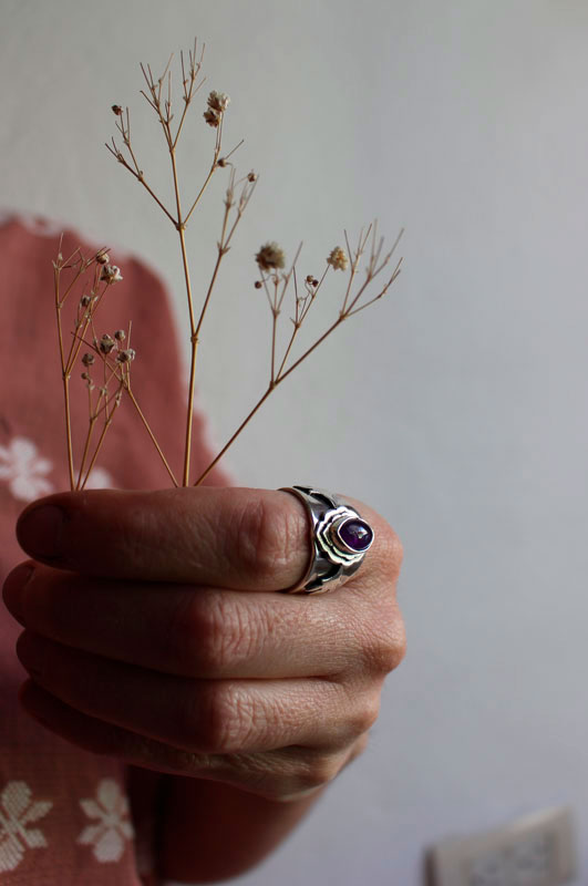 The arrival of spring, leaf ring in sterling silver and amethyst