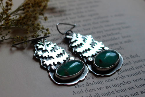 The awakening of nature, fern earrings in sterling silver and chrysoprase