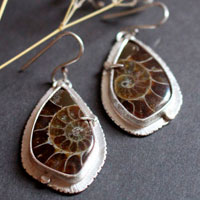 The breath of the sea, infinite earrings in sterling silver and fossil ammonite