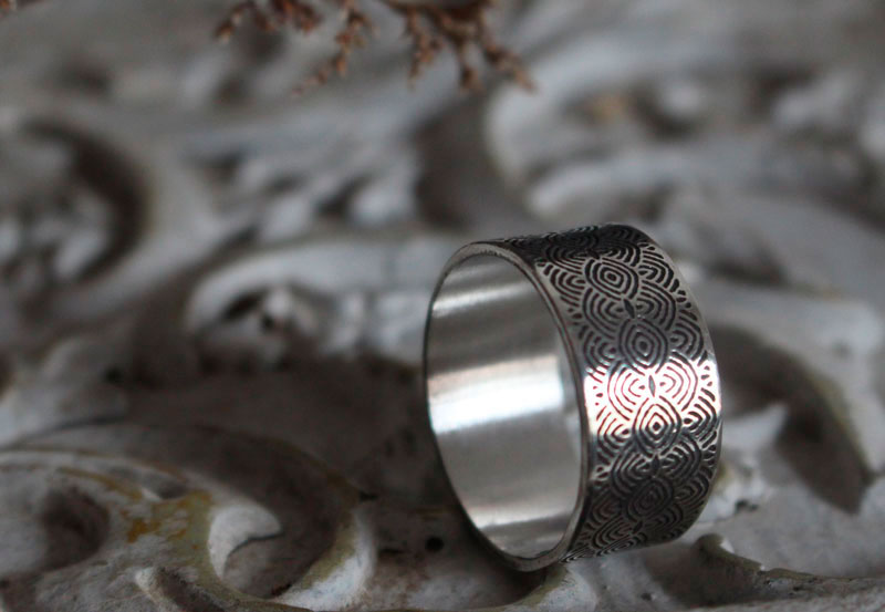 The door of the past, Neolithic spiral and circle ring in sterling silver 