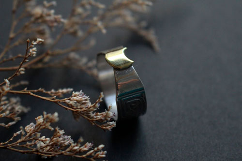 The druidess’s band, Celtic moon ring in silver and brass