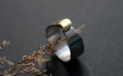 The druidess’s band, Celtic moon ring in silver and brass