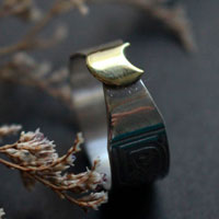 The druidess’s band, Celtic moon ring in silver and brass