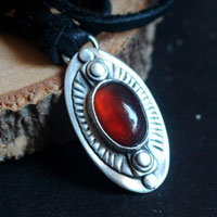 The eye of the dream, encouragement necklace in sterling silver and garnet