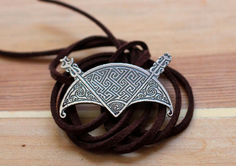 The moon crescent of Cadboll, pictish necklace in silver