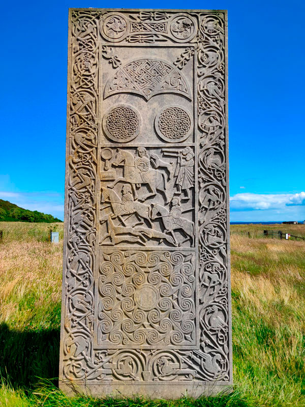 The moon crescent of Cadboll, pictish necklace in silver