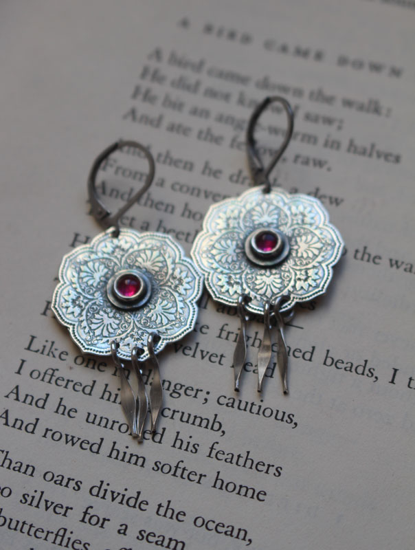 The rose from the Orient, rosace earrings in sterling silver and ruby