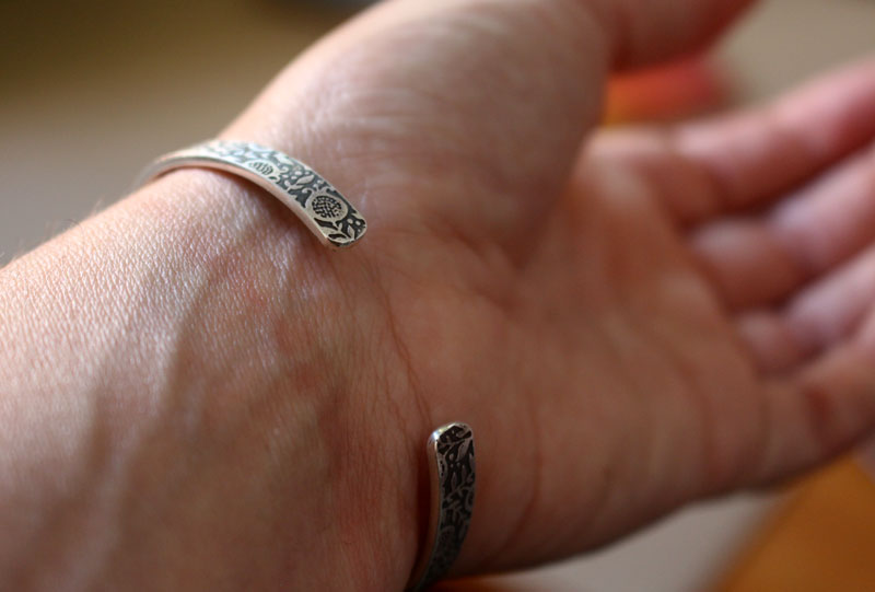 The scent of pomegranates, love and passion bracelet in sterling silver