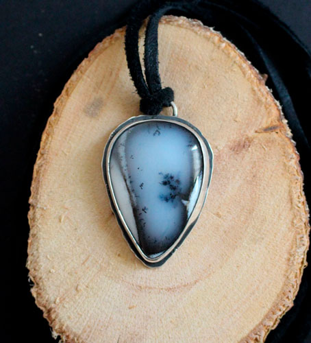 The shrub on the cliff, bonsai pendant in silver and dendritic agate