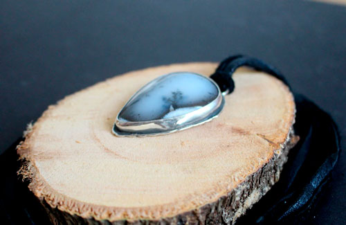 The shrub on the cliff, bonsai pendant in silver and dendritic agate