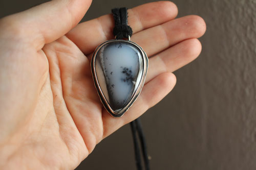 The shrub on the cliff, bonsai pendant in silver and dendritic agate