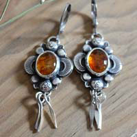 The song of fireflies-amber, night light earrings in silver and amber