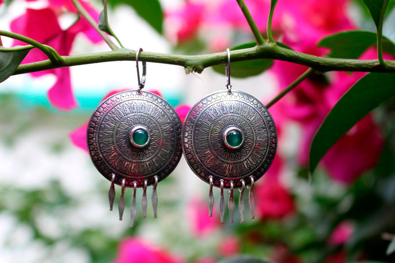 The song of men, communion earrings in silver and green agate