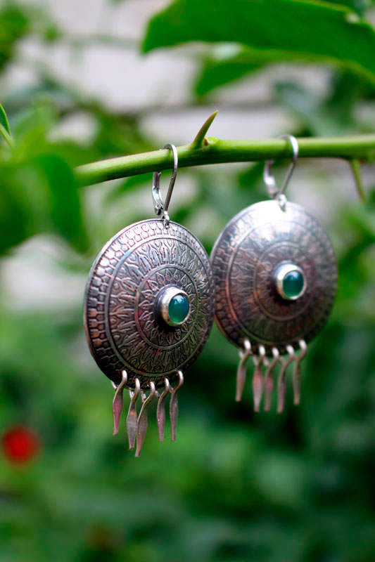 The song of men, communion earrings in silver and green agate