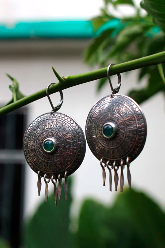 The song of men, communion earrings in silver and green agate