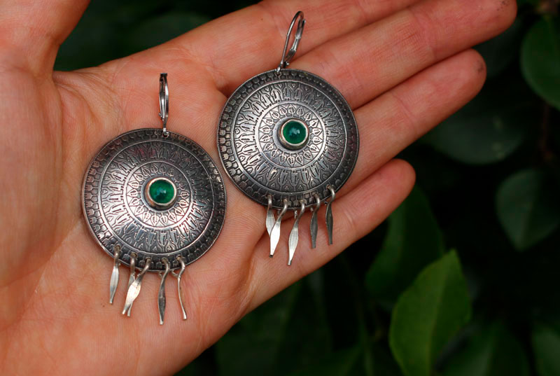 The song of men, communion earrings in silver and green agate
