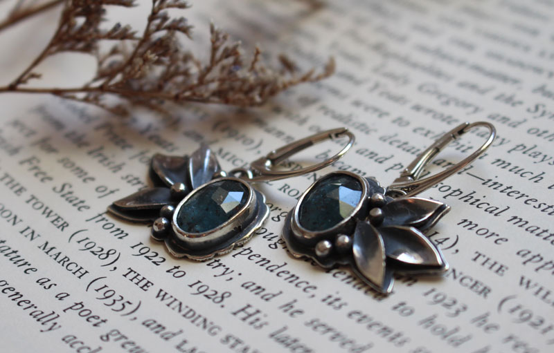 The song of the flowers, botanical earrings in sterling silver and kyanite