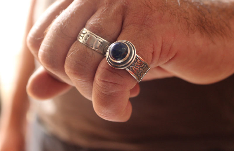 The soul of the poet, plant ring in silver and lapis lazuli