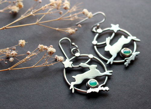 The star of the hare, hare earrings in silver and chrysoprase