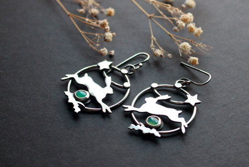 The star of the hare, hare earrings in silver and chrysoprase