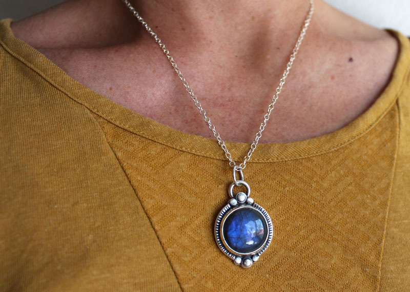 The tree of the pond, calm waters necklace in silver and labradorite