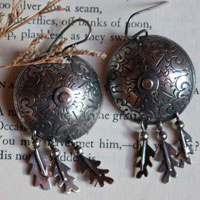 The warrior born under the oak, shield and leaves earrings in sterling silver