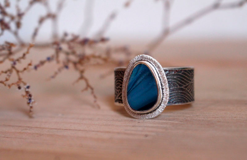 Under the glow of the pole, boreal ripple ring in silver and boulder opal