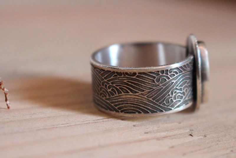 Under the glow of the pole, boreal ripple ring in silver and boulder opal