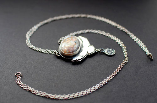 Unfold your wings, eagle bearing a moon necklace in silver and Mexican crazy lace agate