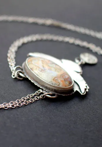 Unfold your wings, eagle bearing a moon necklace in silver and Mexican Crazy Lace agate