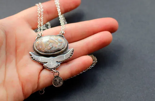 Unfold your wings, eagle bearing a moon necklace in silver and Mexican Crazy Lace agate
