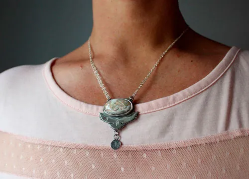Unfold your wings, eagle bearing a moon necklace in silver and Mexican Crazy Lace agate