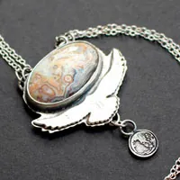 Unfold your wings, eagle bearing a moon necklace in silver and Mexican Crazy Lace agate