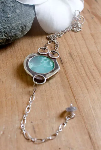 Vaidurya, tropical paradise bracelet in silver, labradorite and chrysoprase