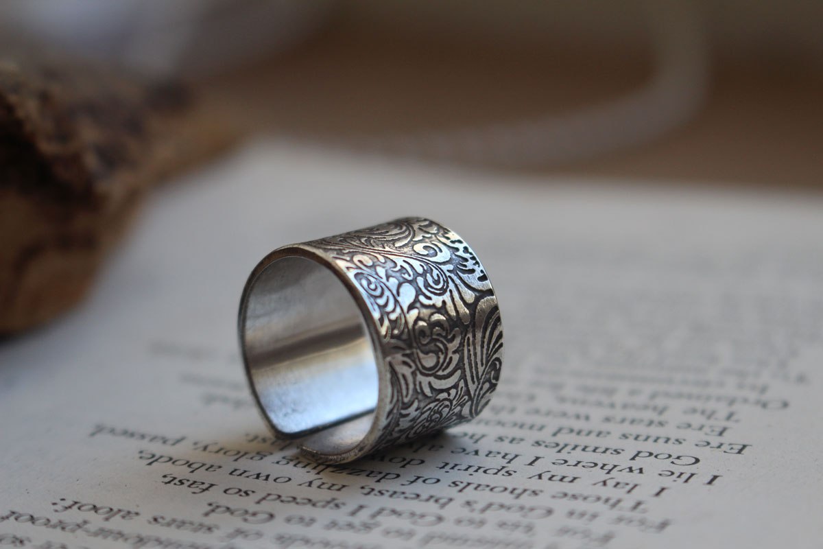 Victorian, baroque elegance ring in silver