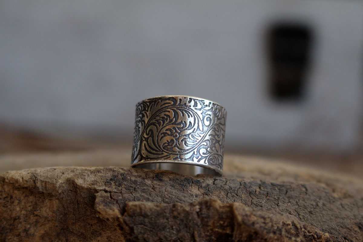 Victorian, baroque elegance ring in silver