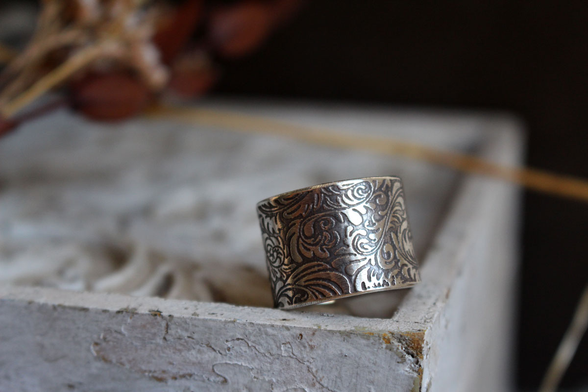 Victorian, baroque elegance ring in silver