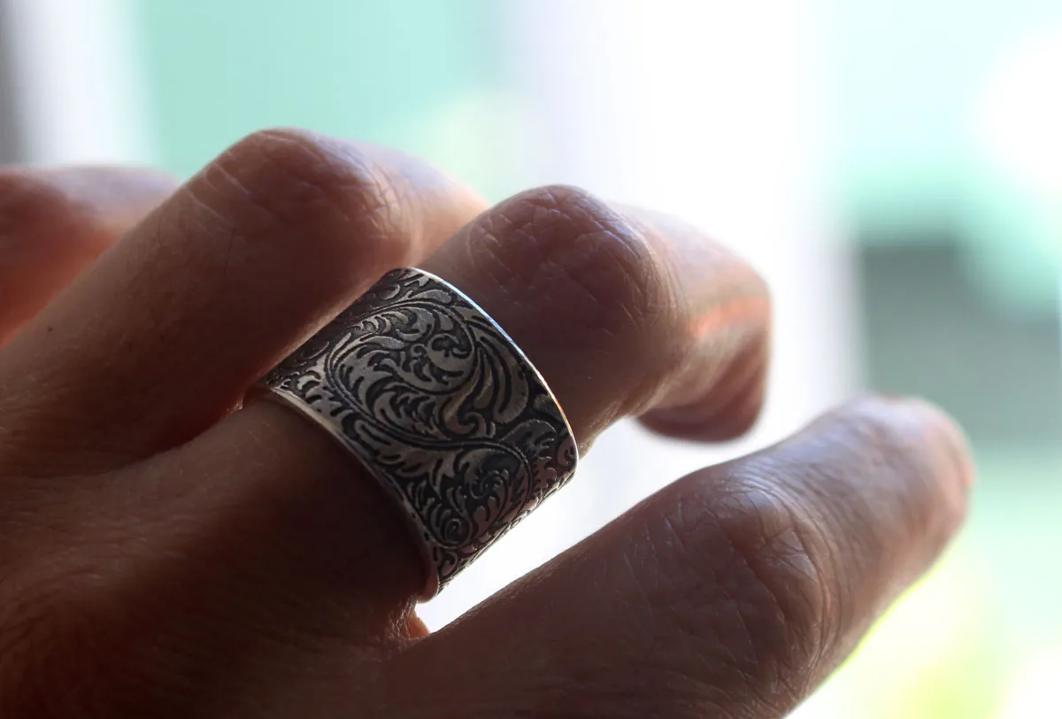 Victorian, baroque elegance ring in silver
