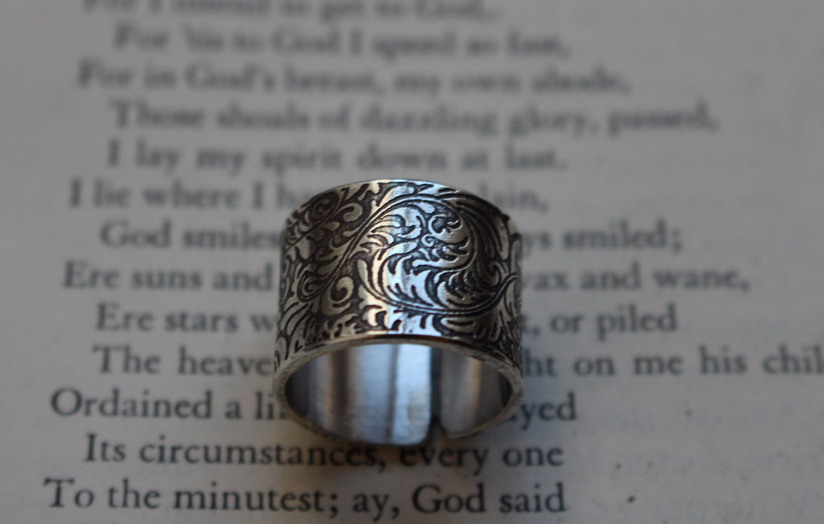 Victorian, baroque elegance ring in silver