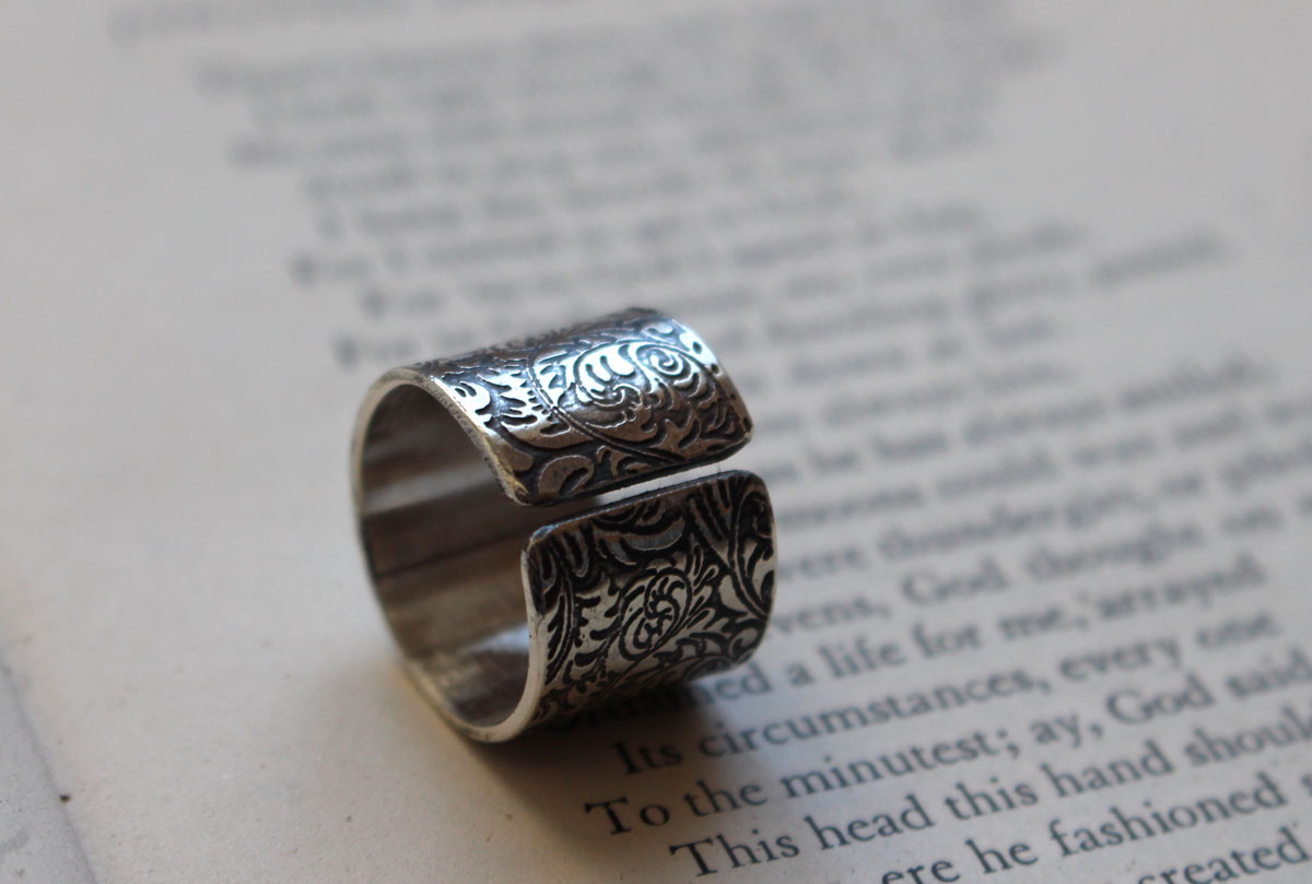 Victorian, baroque elegance ring in silver
