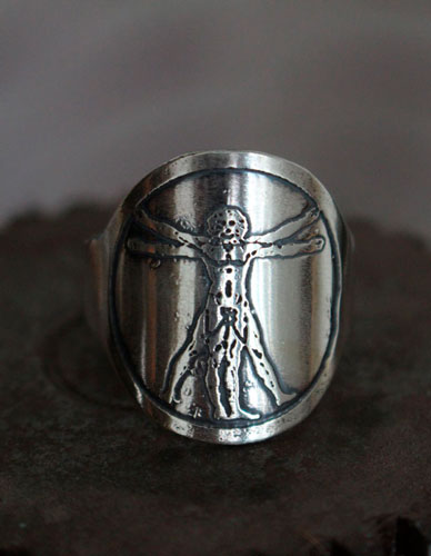 Vitruvius, the Vitruvian man from Leonardo Da Vinci ring, in sterling silver