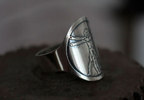 Vitruvius, the Vitruvian man from Leonardo Da Vinci ring, in sterling silver