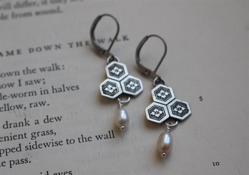 Water chestnut flower, Japanese earrings in silver and pearl