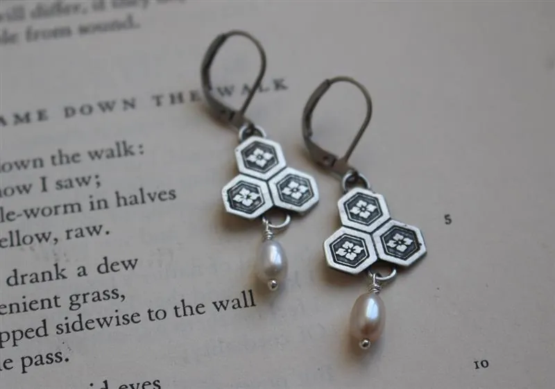 Water chestnut flower, Japanese earrings in silver and pearl