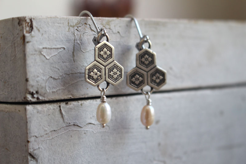 Water chestnut flower, Japanese earrings in silver and pearl