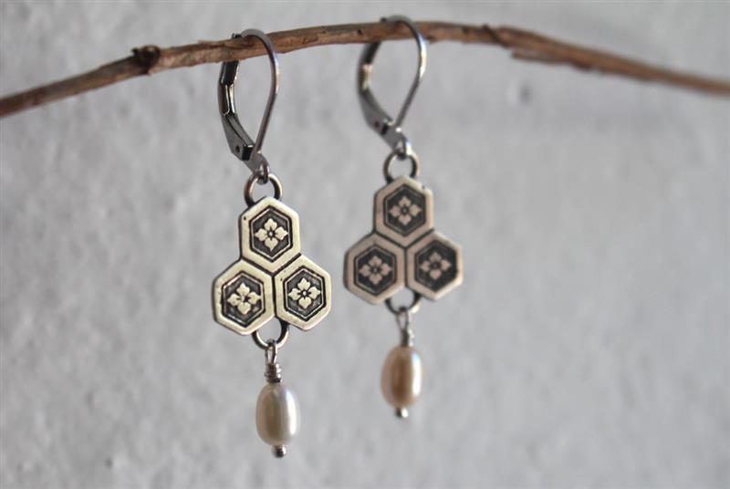 Water chestnut flower, Japanese earrings in silver and pearl