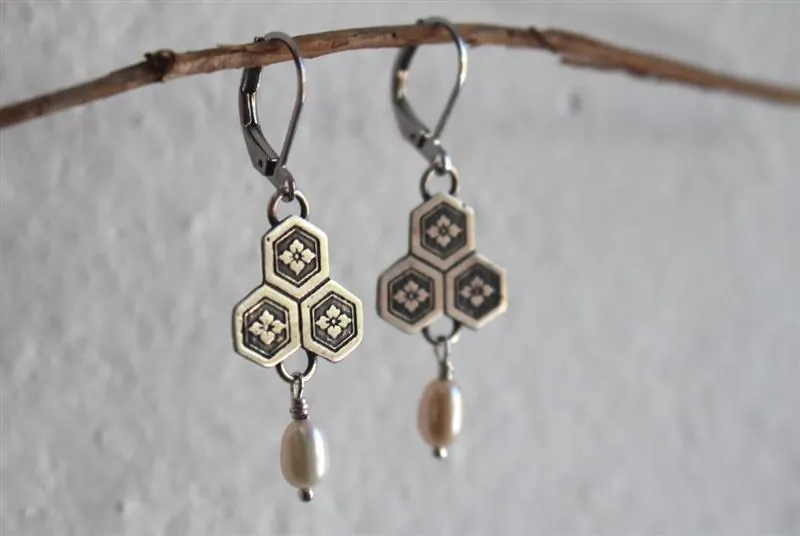 Water chestnut flower, Japanese earrings in silver and pearl