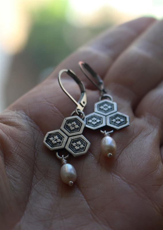 Water chestnut flower, Japanese earrings in silver and pearl