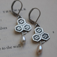 Water chestnut flower, Japanese earrings in silver and pearl