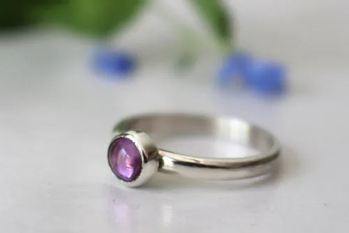 Wisteria, flower ring in silver and mauve alexandrite